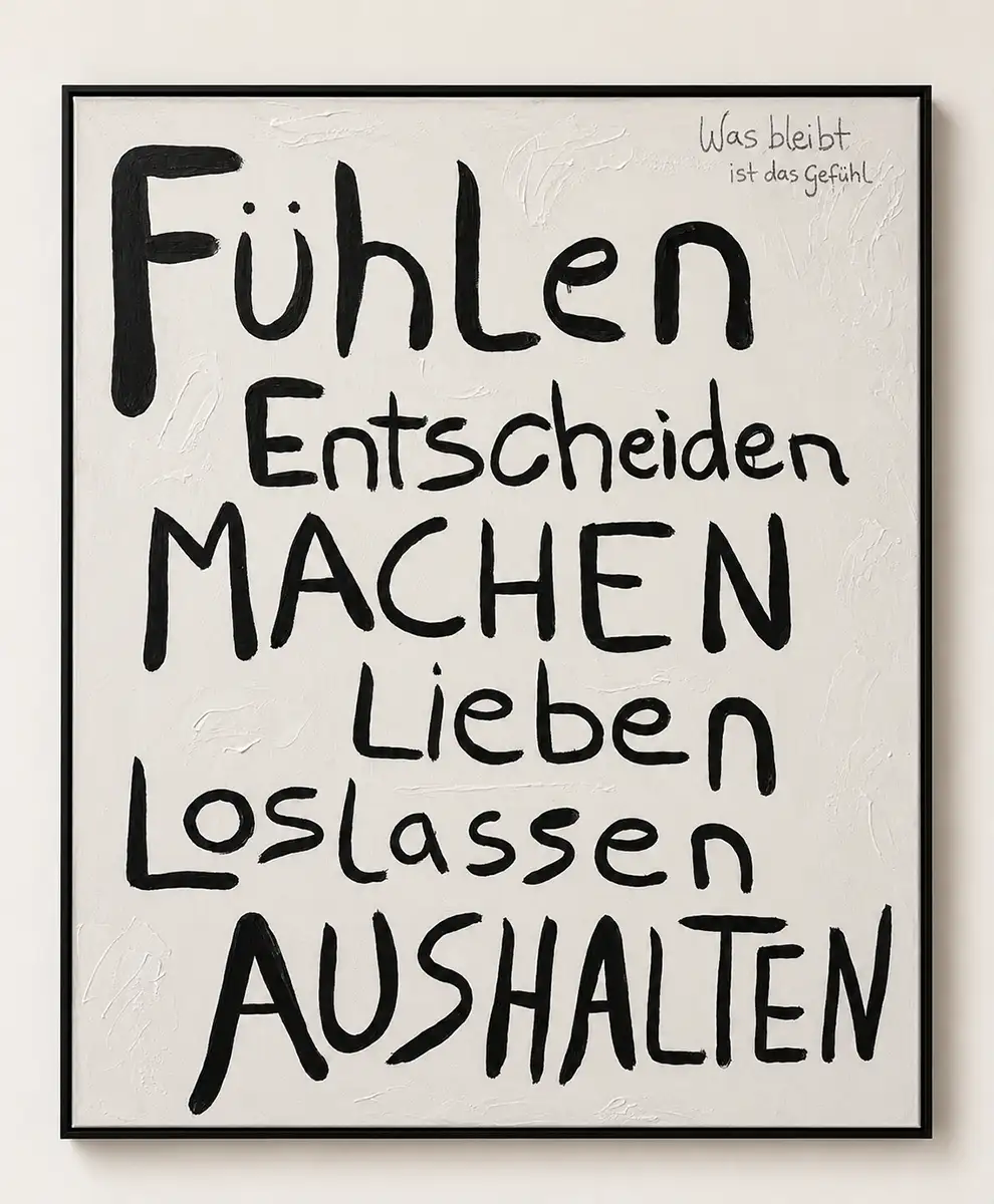 Abbildung des Kunstwerks "Was bleibt, ist das Gefühl" auf Leinwand, Mixed Media, 2025, von Kate Schön in den Farben Schwarz, weiß und beige.